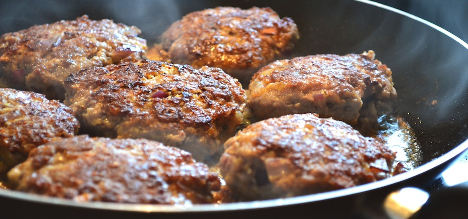 Frikadellen – Fleischküchle – Fleischpflanzerln – Bouletten