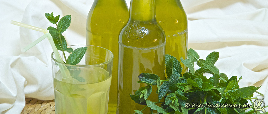 Intensiver Pfefferminzsirup zur Verfeinerung von Getränken und Nachspeisen – Rezept