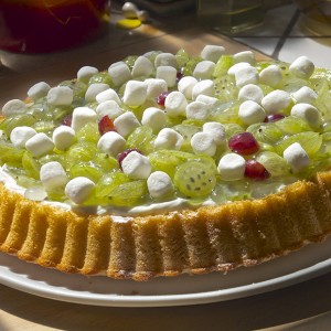 Obstkuchen mit Stachelbeeren und Marshmellows