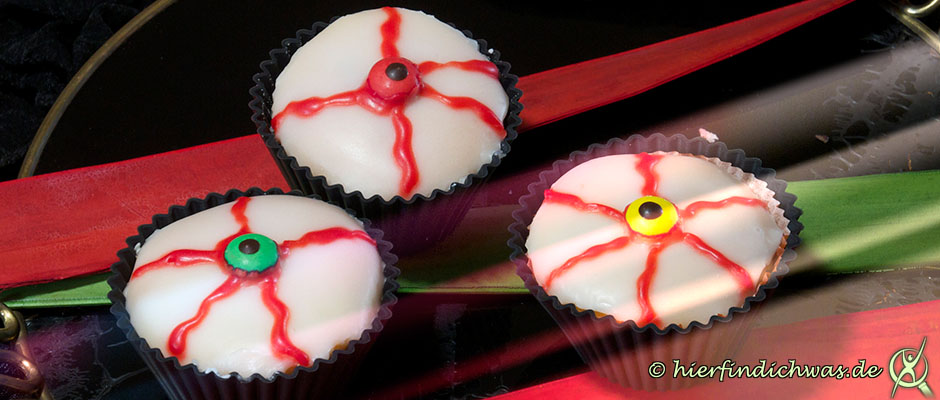 “Schau mir in die Augen, Kleines!” – Halloween Cupcake Auge