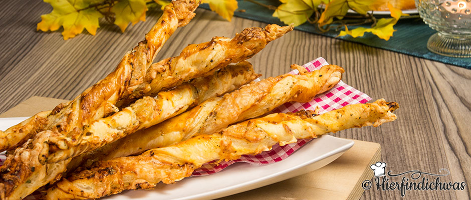 Käsestangen – super knusprige Blätterteigstangen mit leckeren Gewürzen und Käse