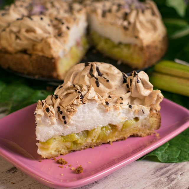 Rhabarberkuchen mit knusprigem Baiser