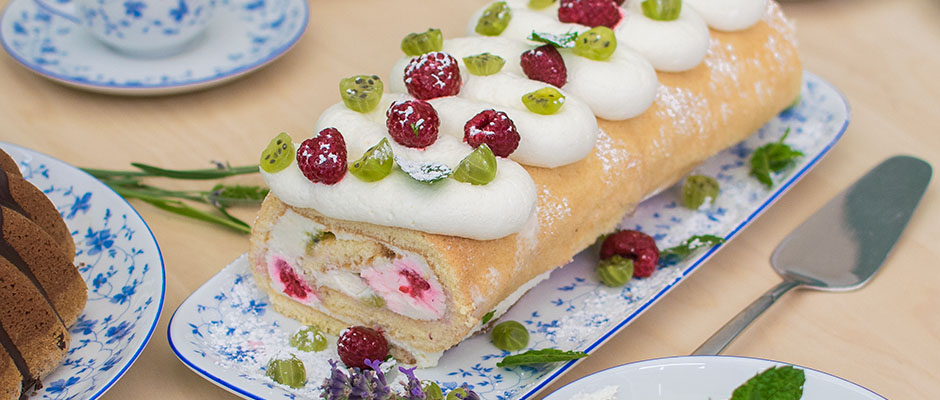 Stachelbeer-Biskuitrolle