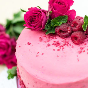 Fruchtige Muttertagstorte mit Himbeeren